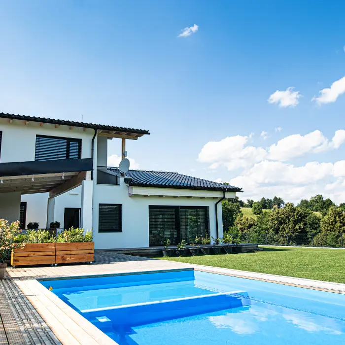Piscine d’une villa contemporaine